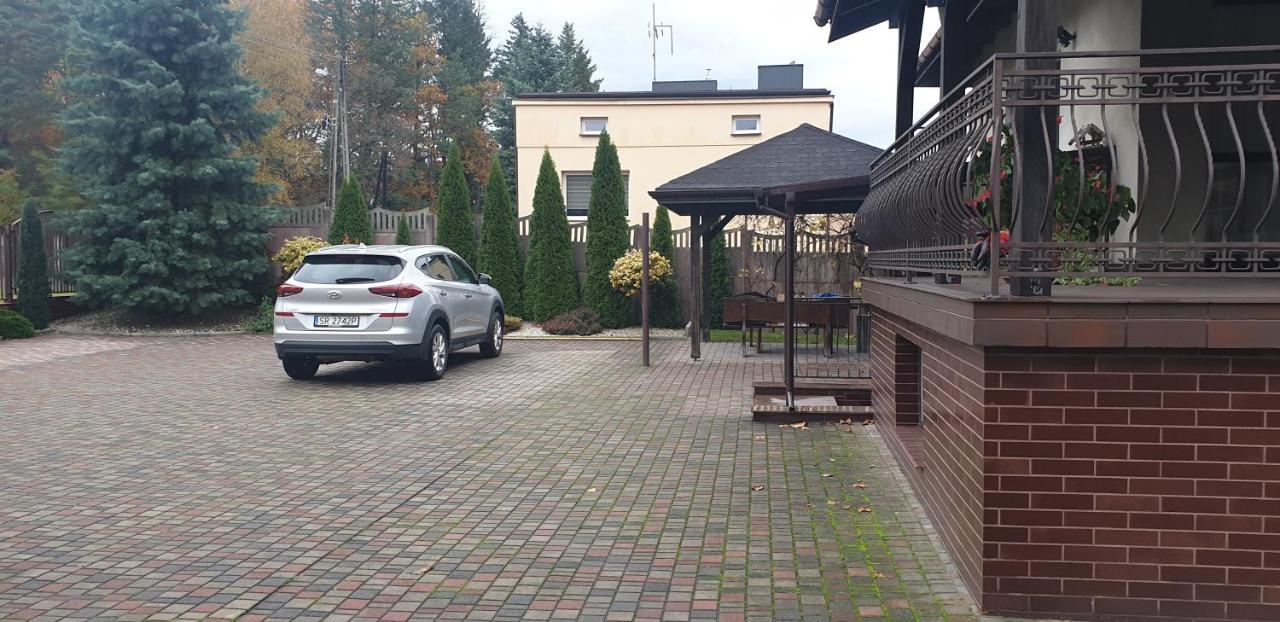 Pokoje Goscinne U Marka Tuszyn Ngoại thất bức ảnh