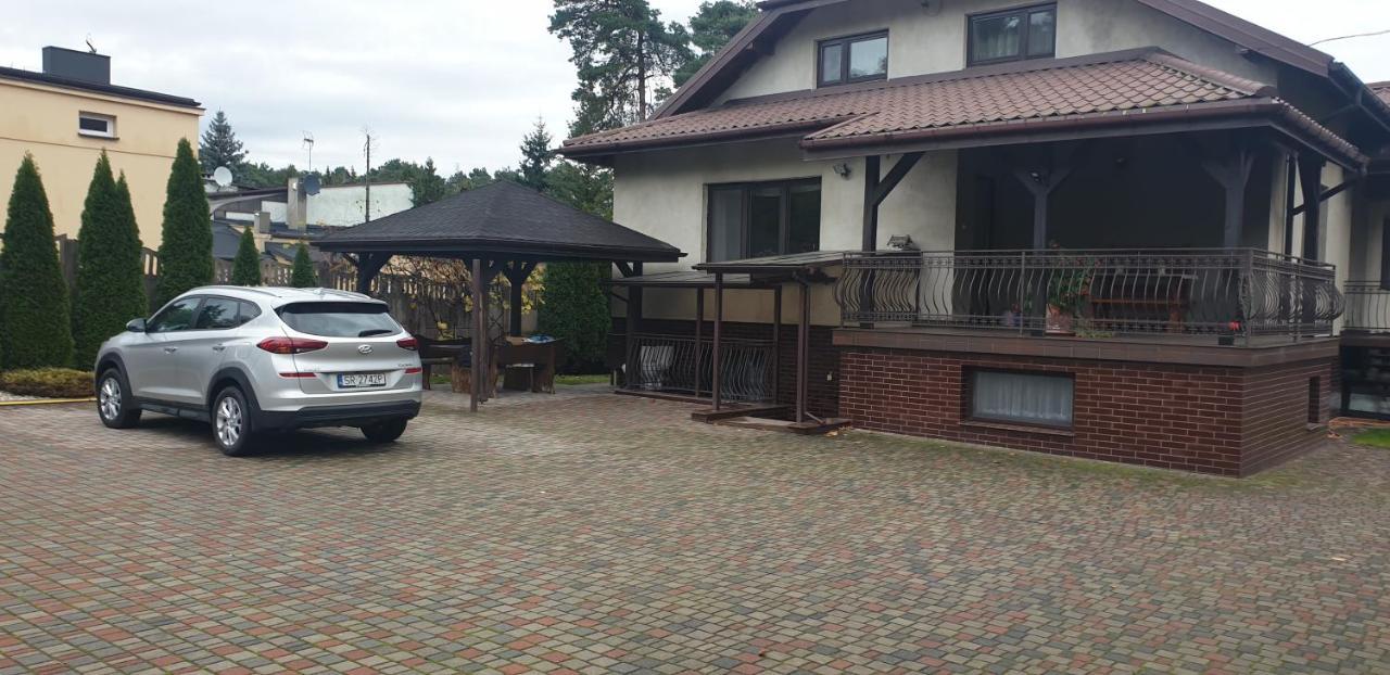 Pokoje Goscinne U Marka Tuszyn Ngoại thất bức ảnh