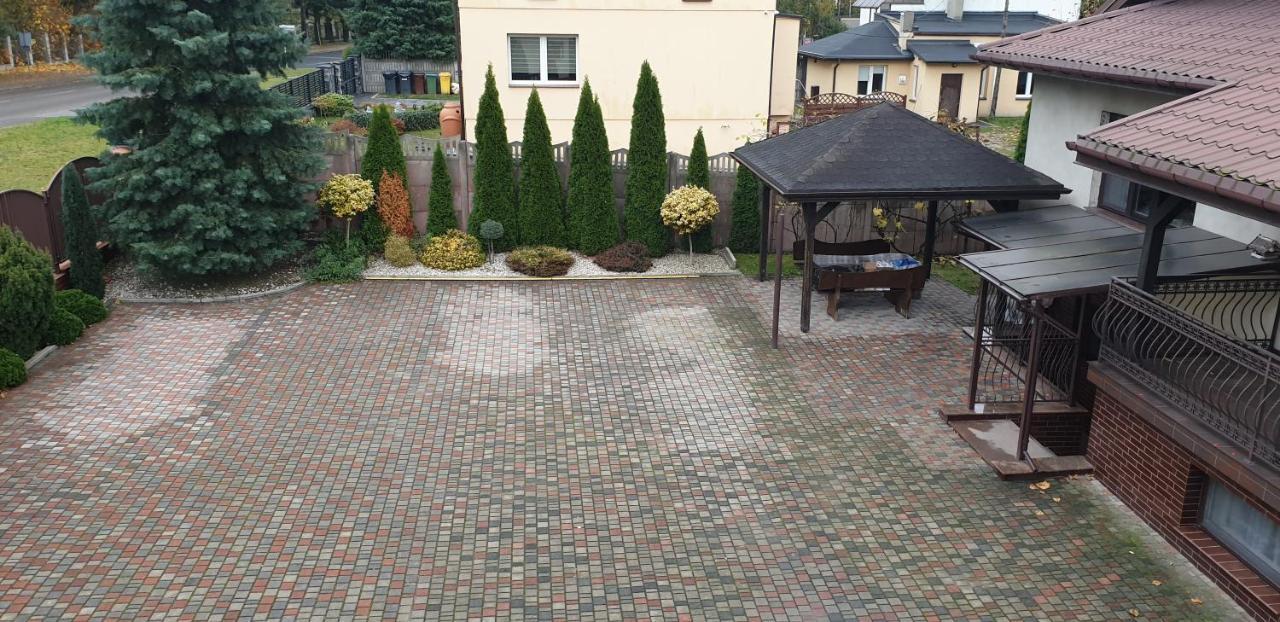 Pokoje Goscinne U Marka Tuszyn Ngoại thất bức ảnh